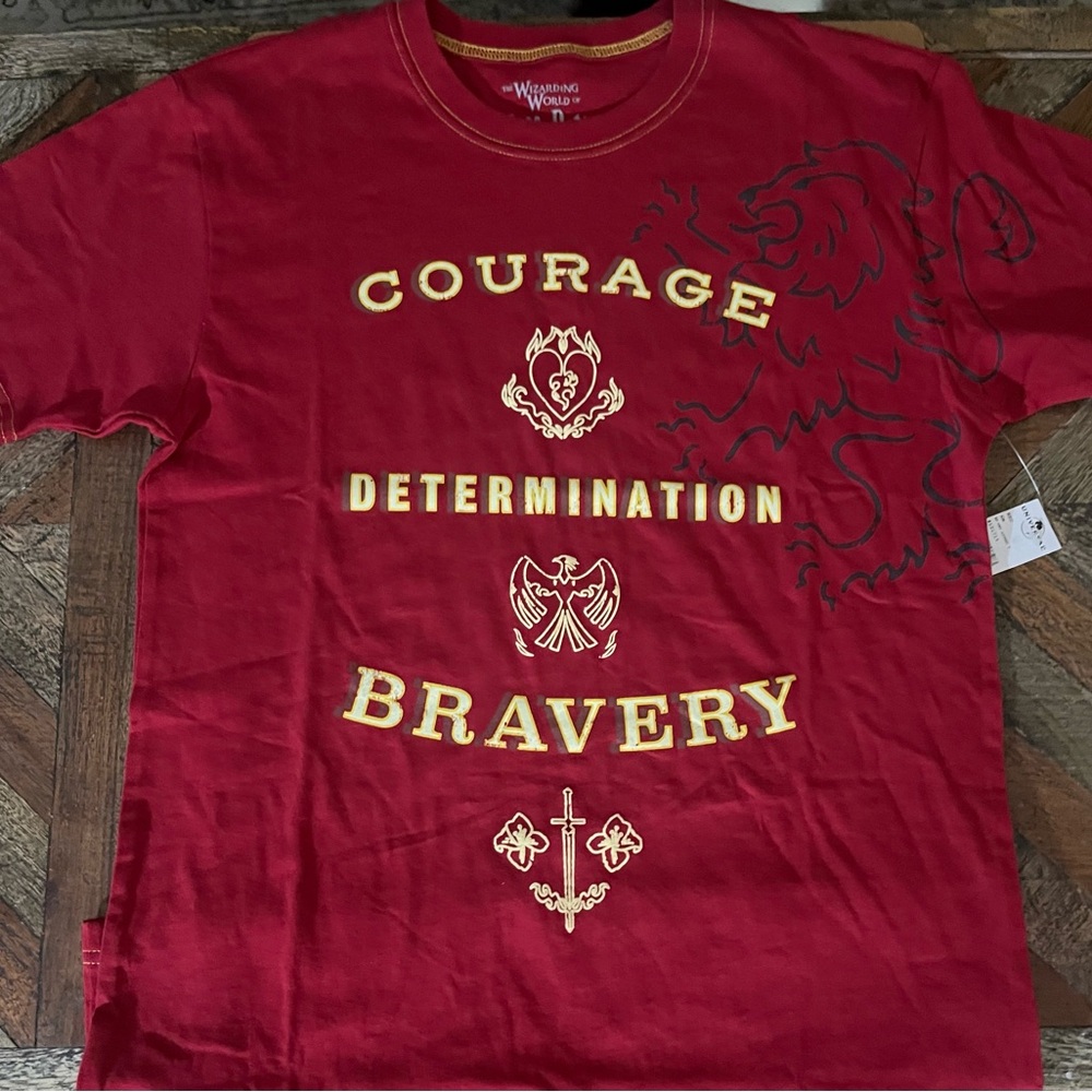 Universal Studios The Wizarding World of Harry Potter Geyffendor House Tee shirt